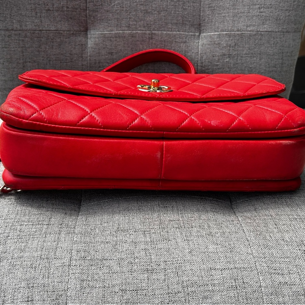 Chanel Red Quilted Red Caviar Leather Handbag with Gold Hardware 2786201 - Picture 6 of 16